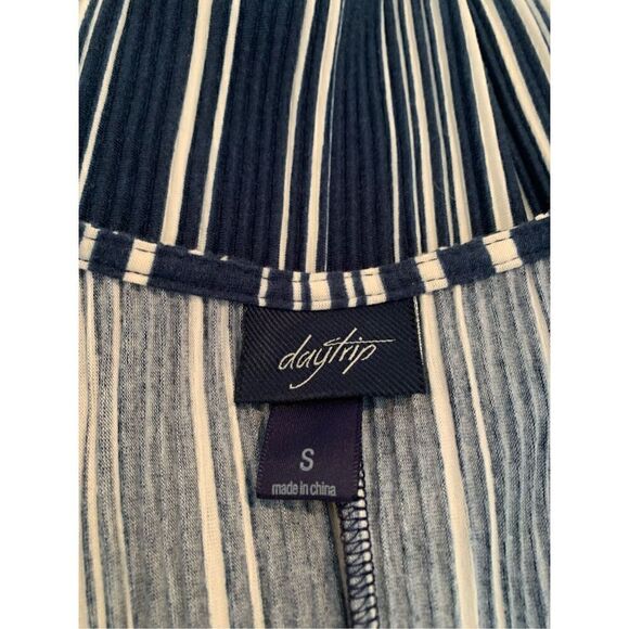 Daytrip Women's Striped Short Sleeve Faux Wrap Jumpsuit Black Small - Picture 3 of 3